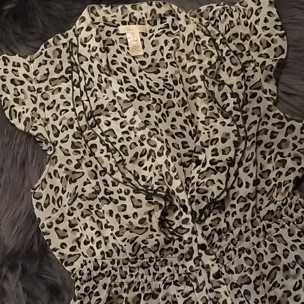 Leopard print ruffled top